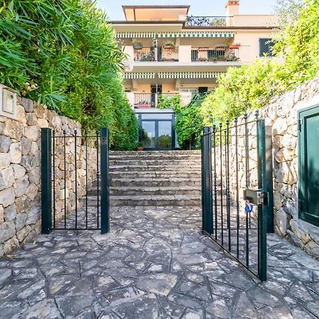 Piana Di Solaro Modern Flat & Swimming Pool Lägenhet Lerici Exteriör bild