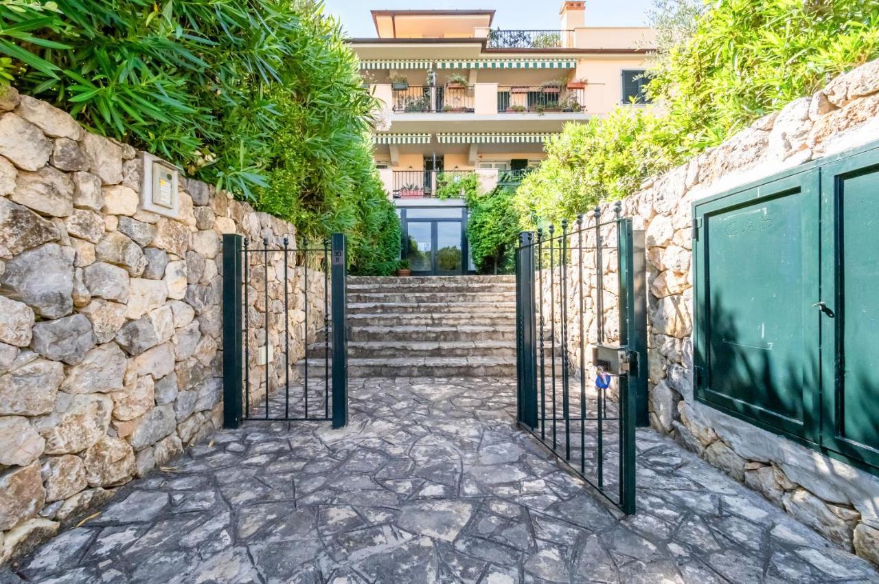 Piana Di Solaro Modern Flat & Swimming Pool Lägenhet Lerici Exteriör bild