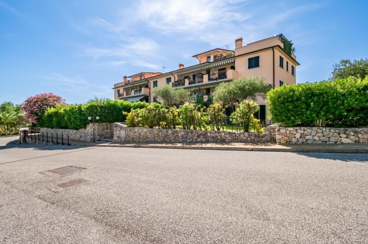 Piana Di Solaro Modern Flat & Swimming Pool Lägenhet Lerici Exteriör bild